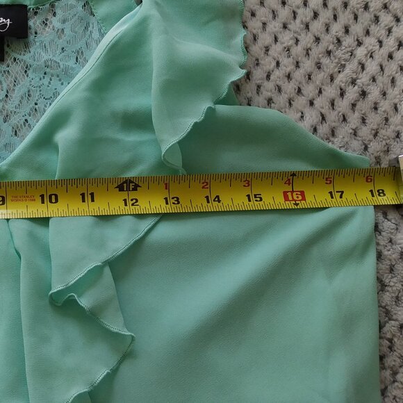 By & By Green Sleeveless Blouse Ruffle Front Women's Size L - Picture 9 of 10